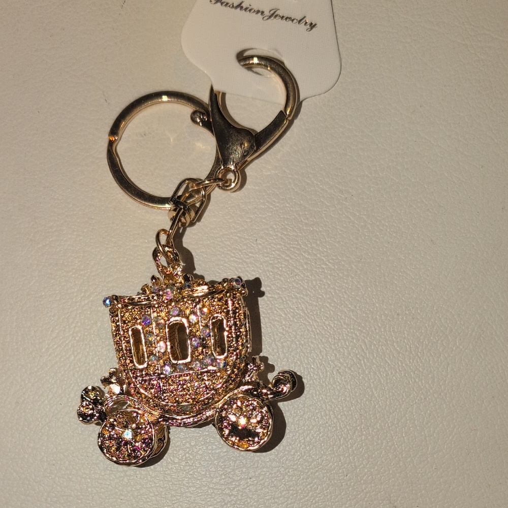 Elegant Gold Carriage Keychain